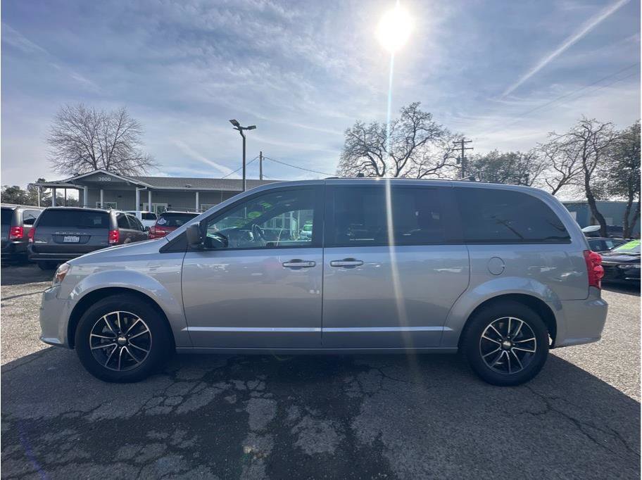 Used 2019 Dodge Grand Caravan GT image 4