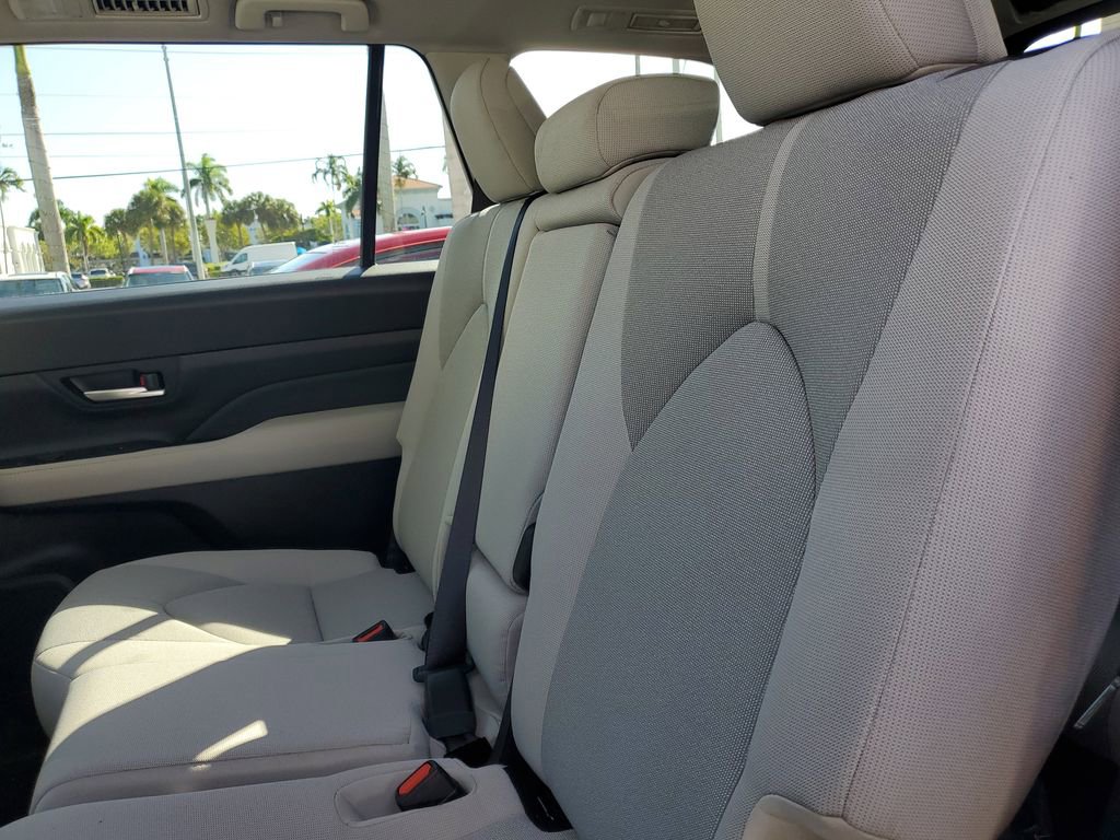 New 2026 Toyota Grand Highlander LE image 17