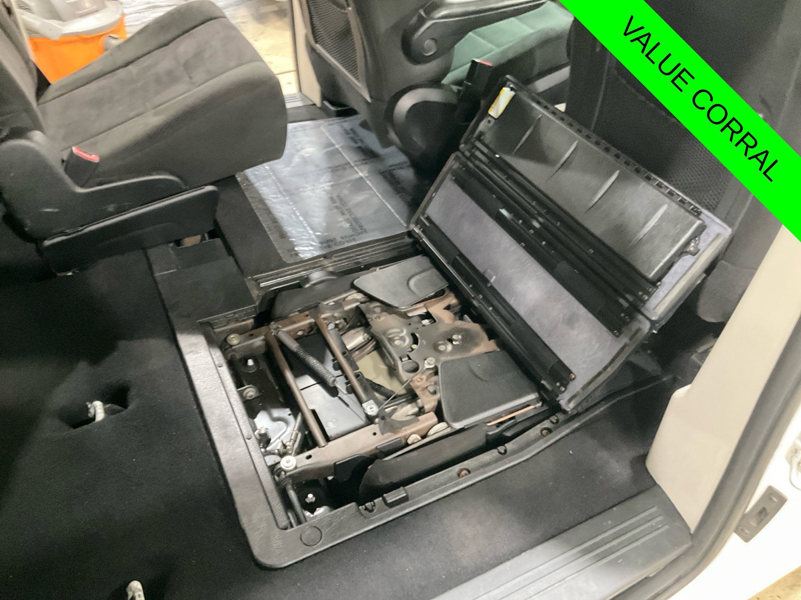 Used 2011 Dodge Grand Caravan Express FWD image 24