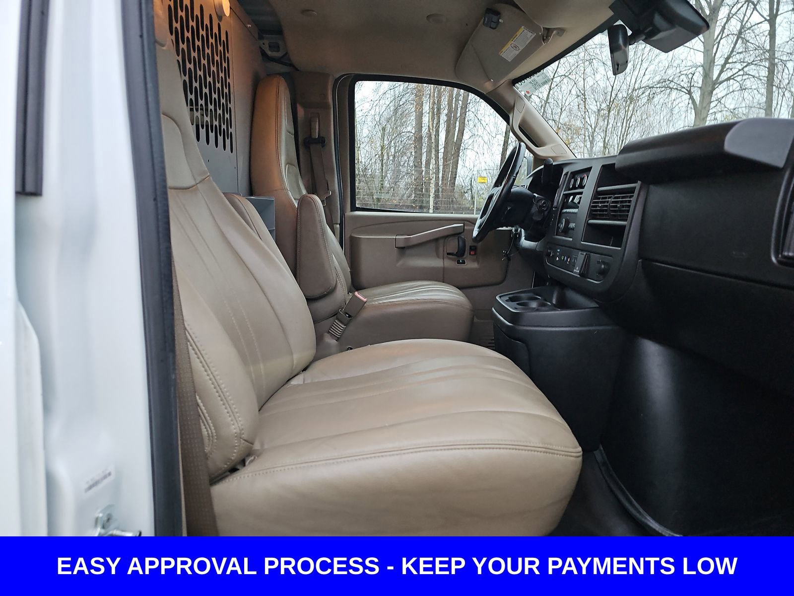 Used 2022 Chevrolet Express 3500 w/ Driver Convenience Package image 10