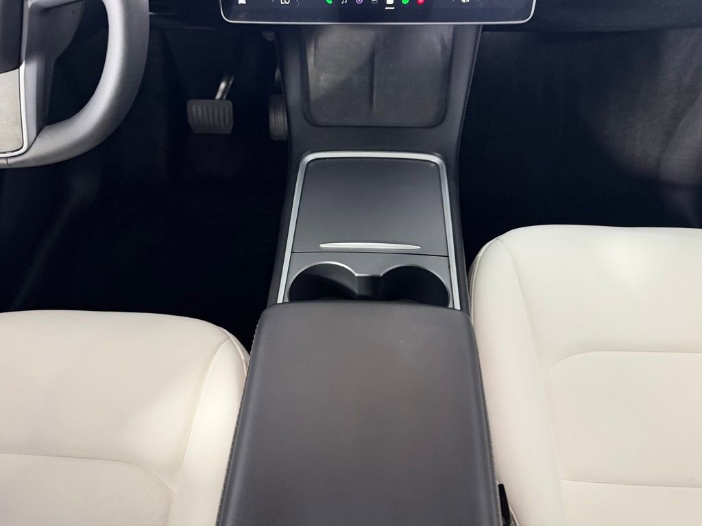 Used 2024 Tesla Model Y Long Range image 16