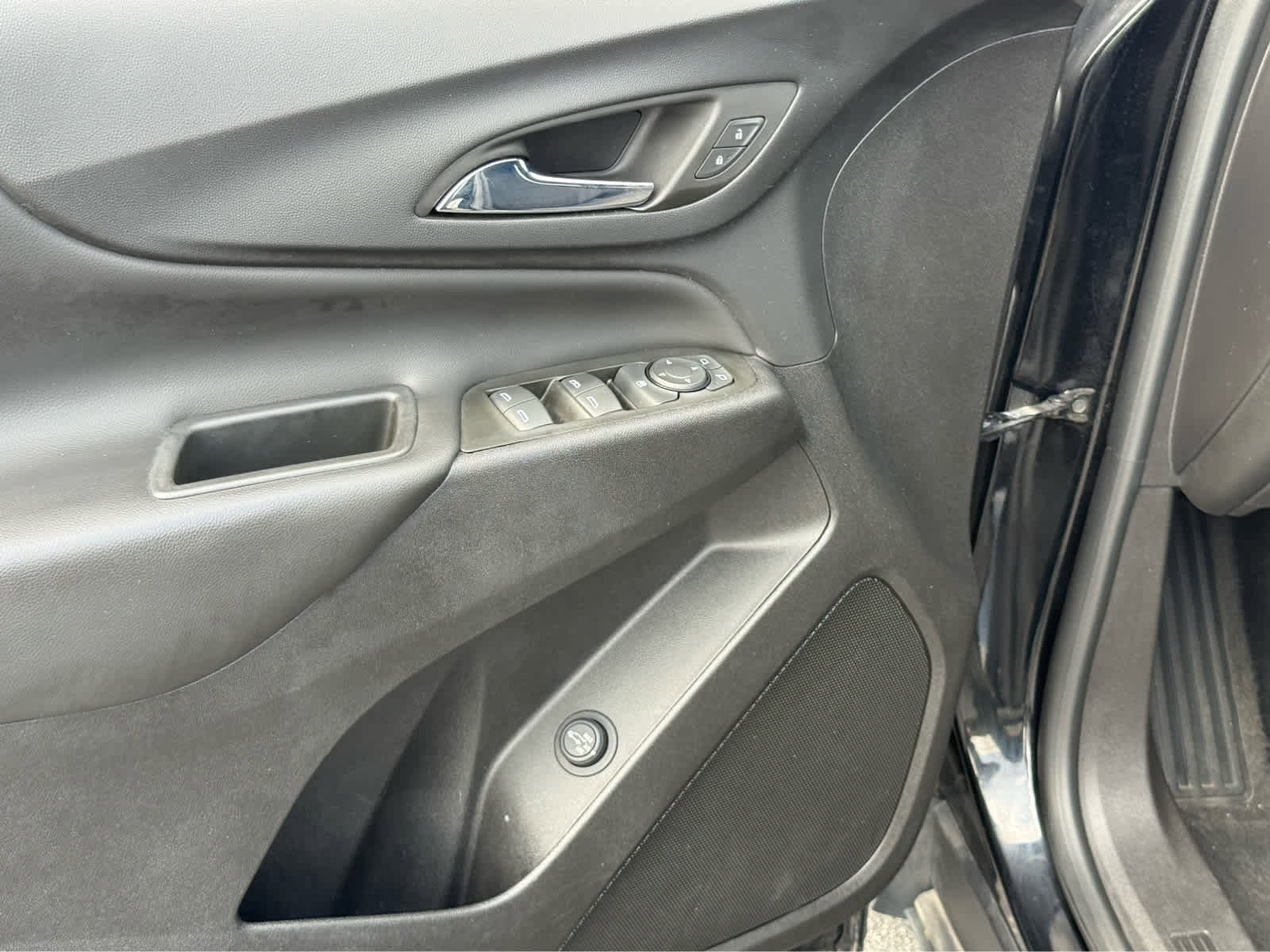 Used 2022 Chevrolet Equinox LT FWD image 15