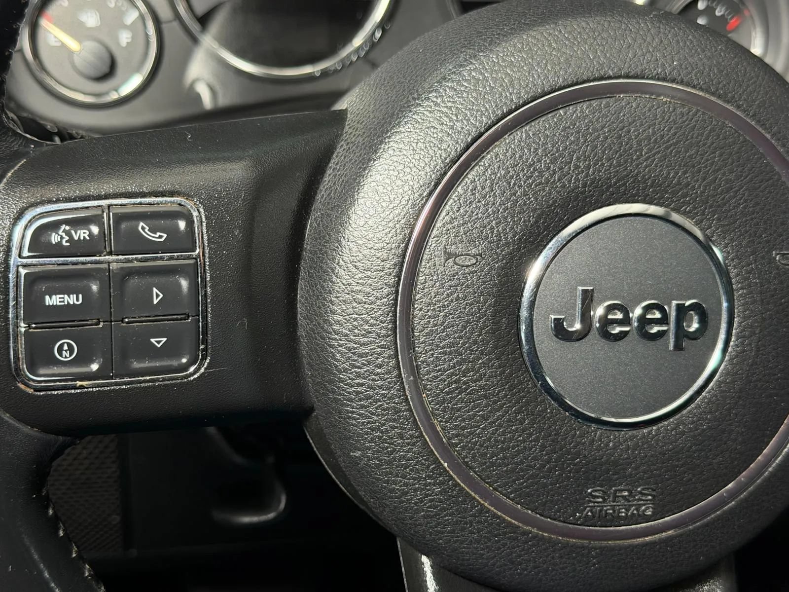 Used 2015 Jeep Wrangler Unlimited Rubicon w/ Connectivity Group AWD/4WD image 30