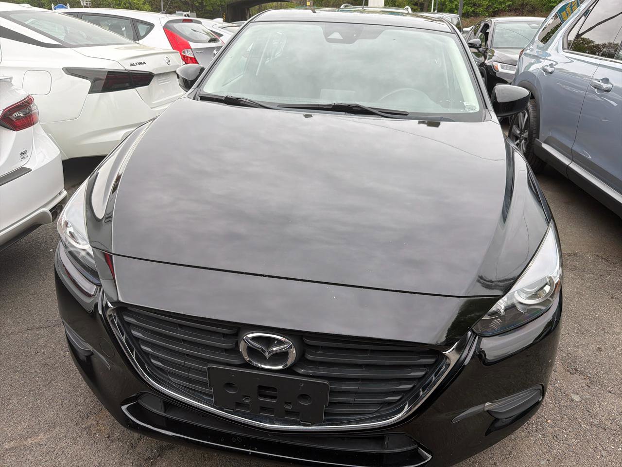 Used 2018 MAZDA MAZDA3 Sport FWD image 2