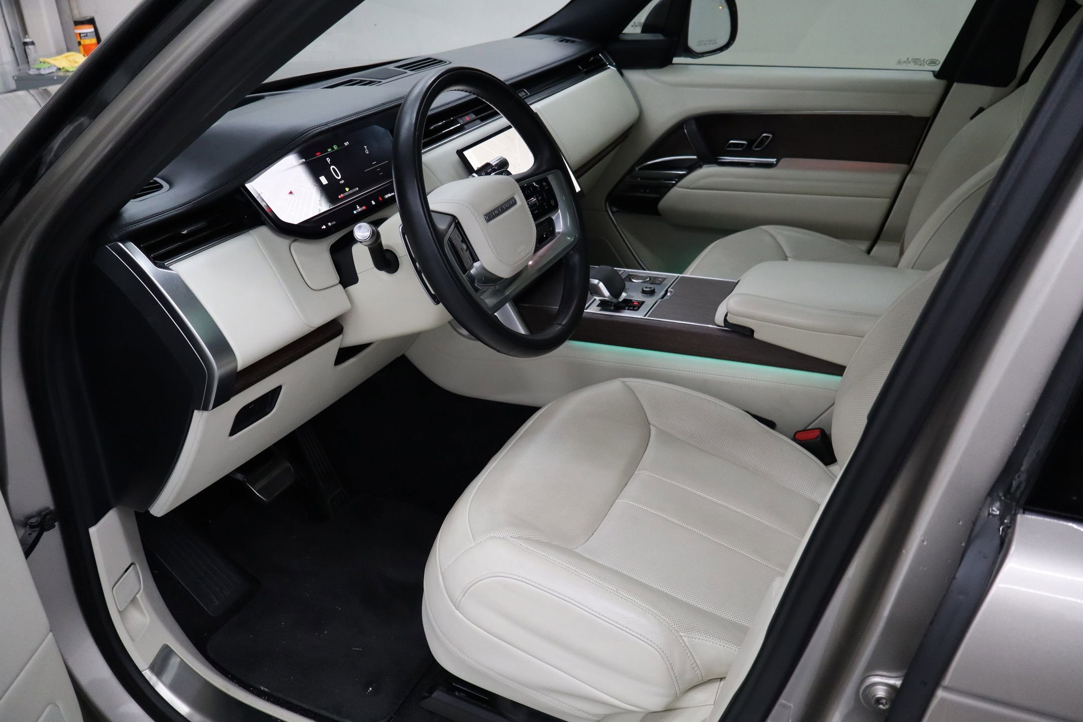 Used 2022 Land Rover Range Rover Long Wheelbase SE image 24