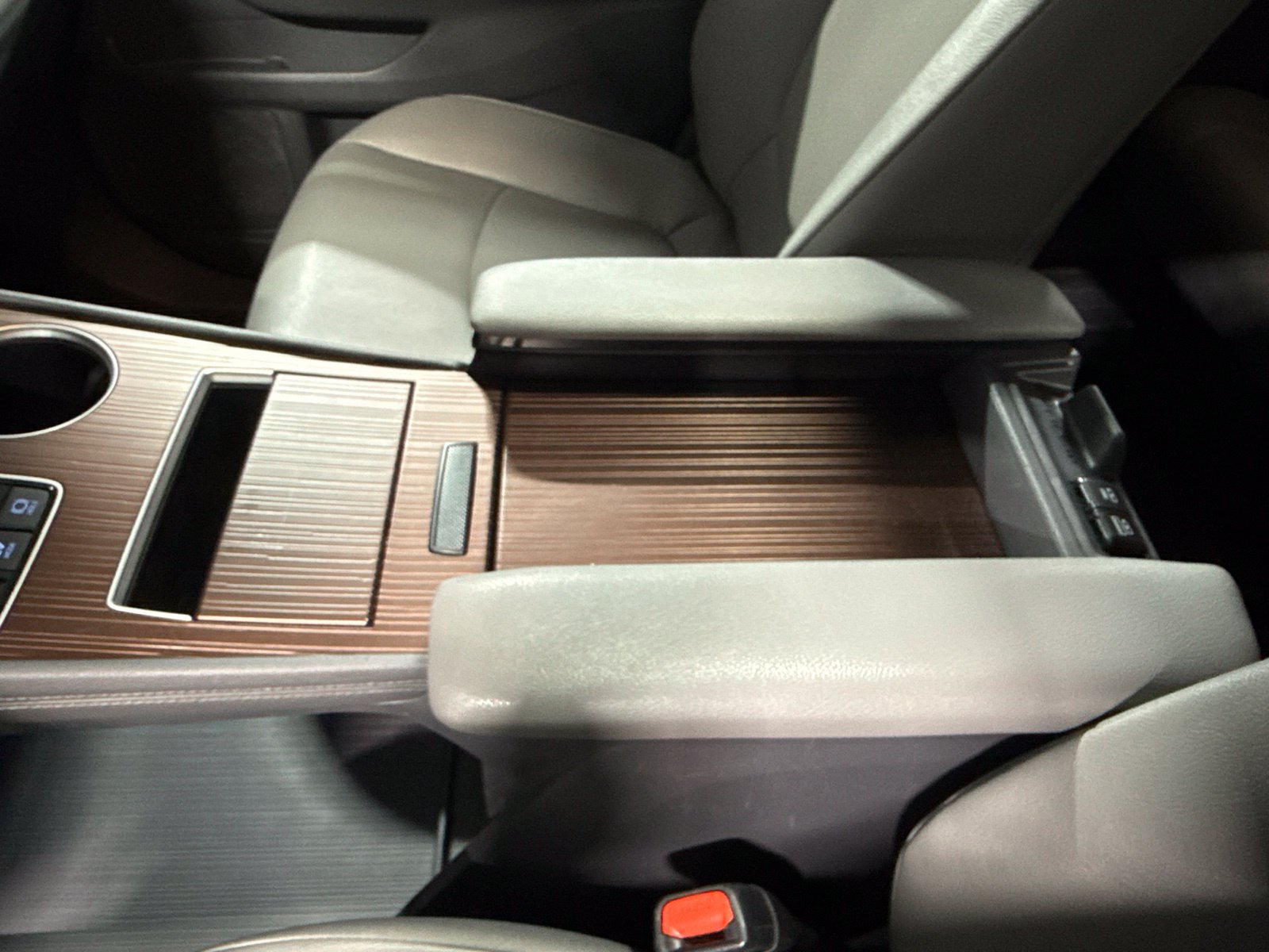 Used 2024 Toyota Sienna XLE FWD image 39
