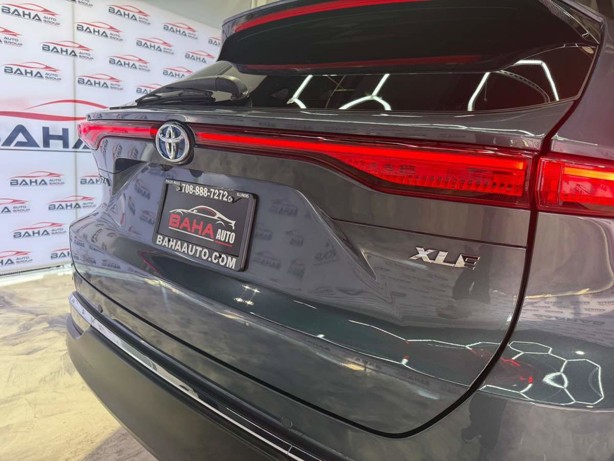 Used 2023 Toyota Venza XLE AWD/4WD image 16