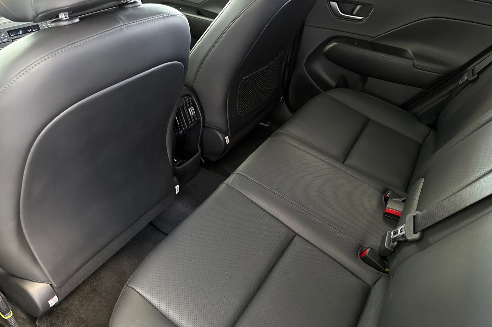 Used 2025 Hyundai Kona Limited FWD image 12