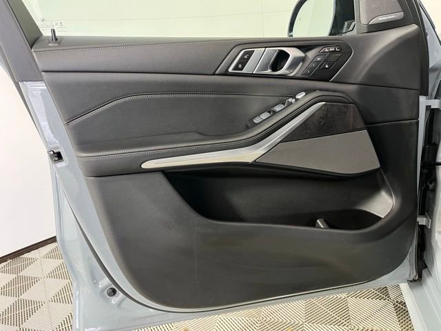 Used 2023 BMW X7 xDrive40i w/ M Sport Package image 9