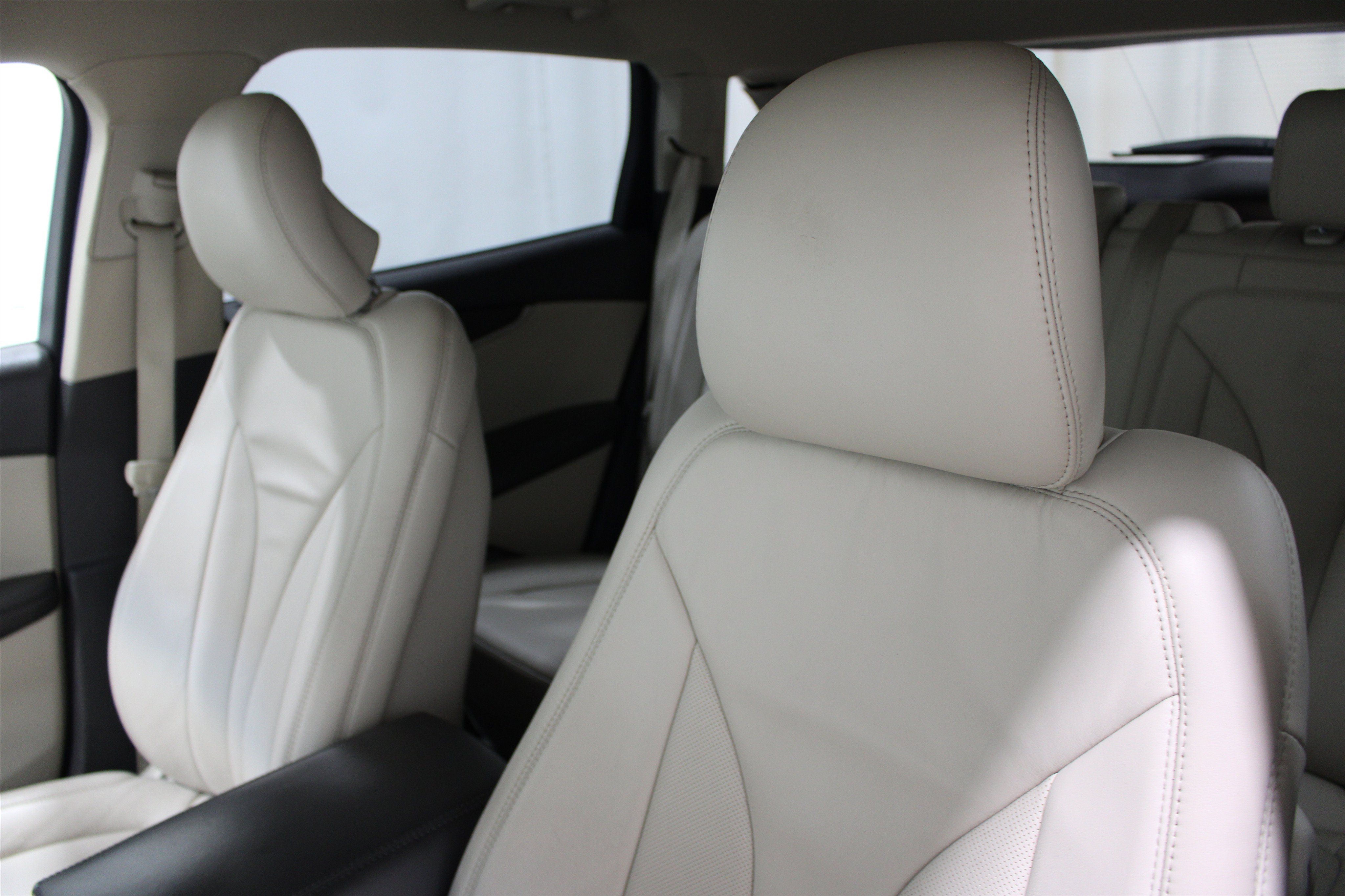 Used 2017 Lincoln MKX Select w/ Enhanced Security Package FWD image 4