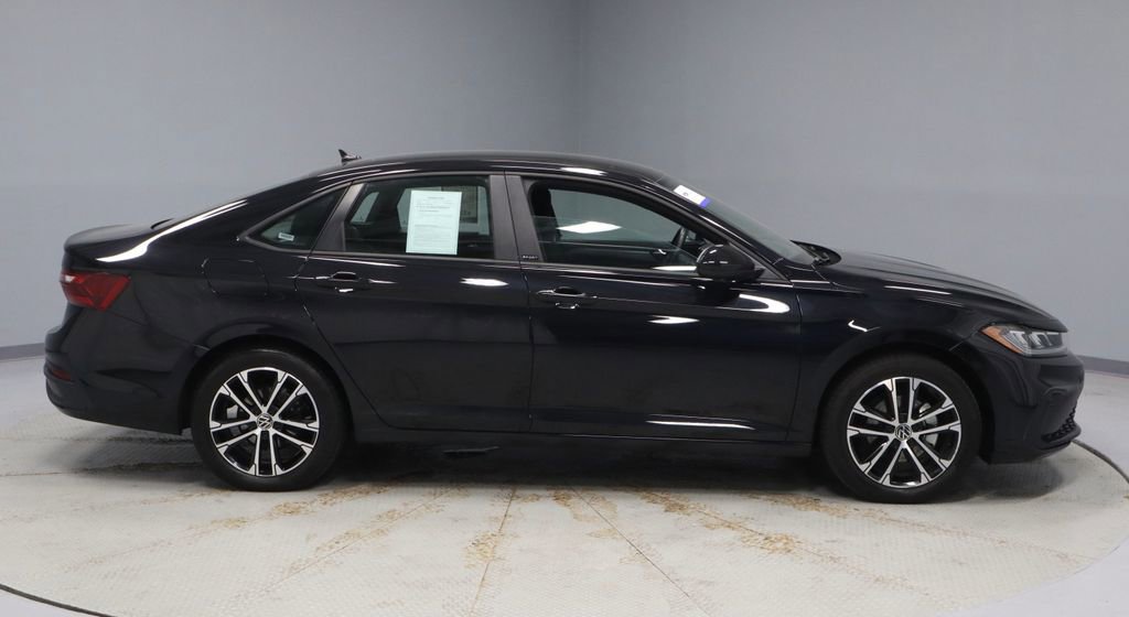 Used 2025 Volkswagen Jetta Sport FWD image 9