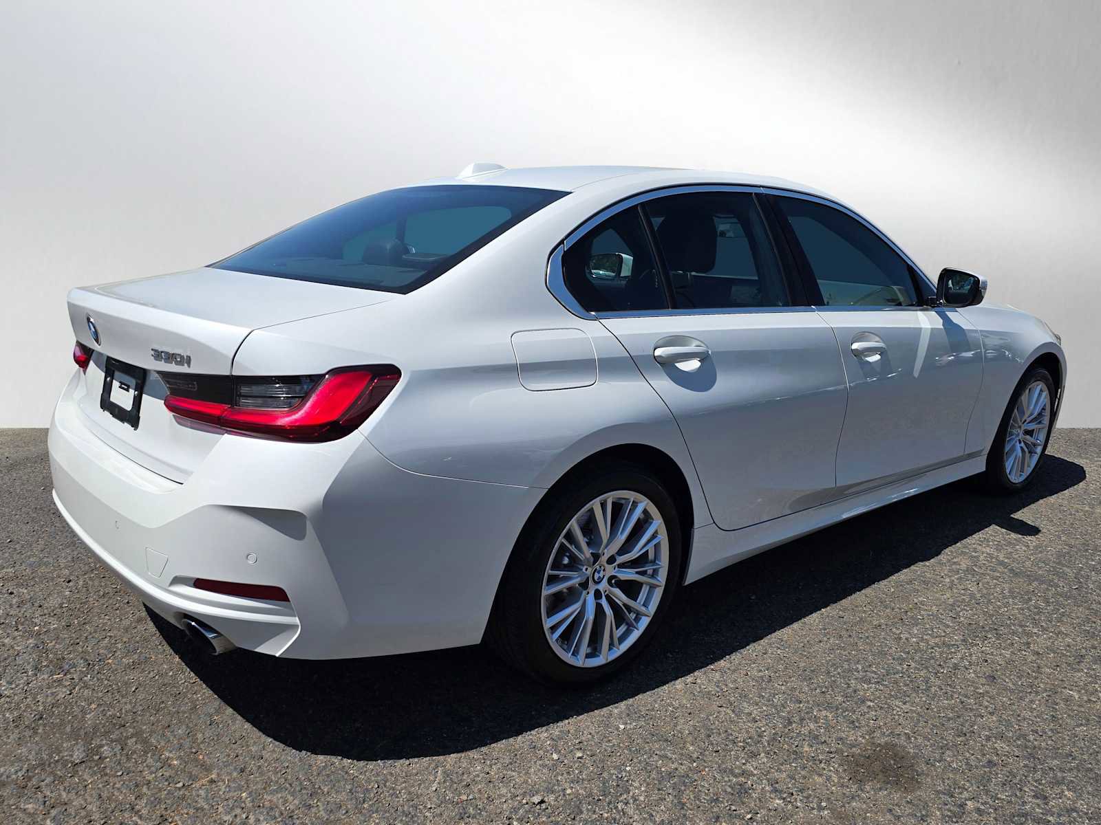 Used 2024 BMW 330i xDrive 330i xDrive w/ Convenience Package image 3