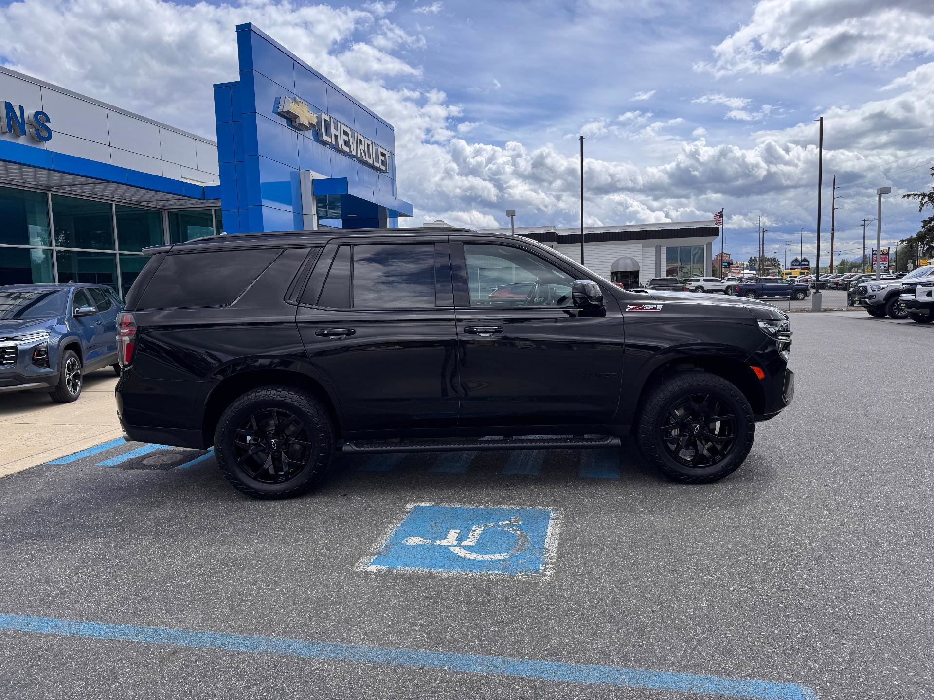 Used 2022 Chevrolet Tahoe Z71 w/ Z71 Off-Road Package AWD/4WD image 8