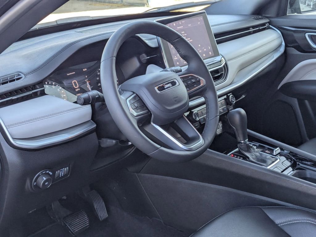 Used 2025 Jeep Compass Limited image 11