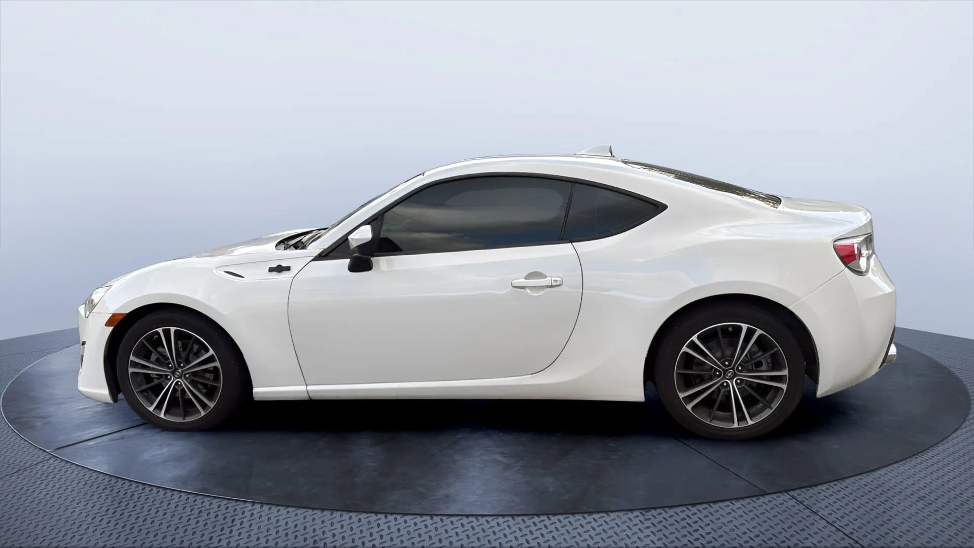 Used 2015 Scion FR-S image 2