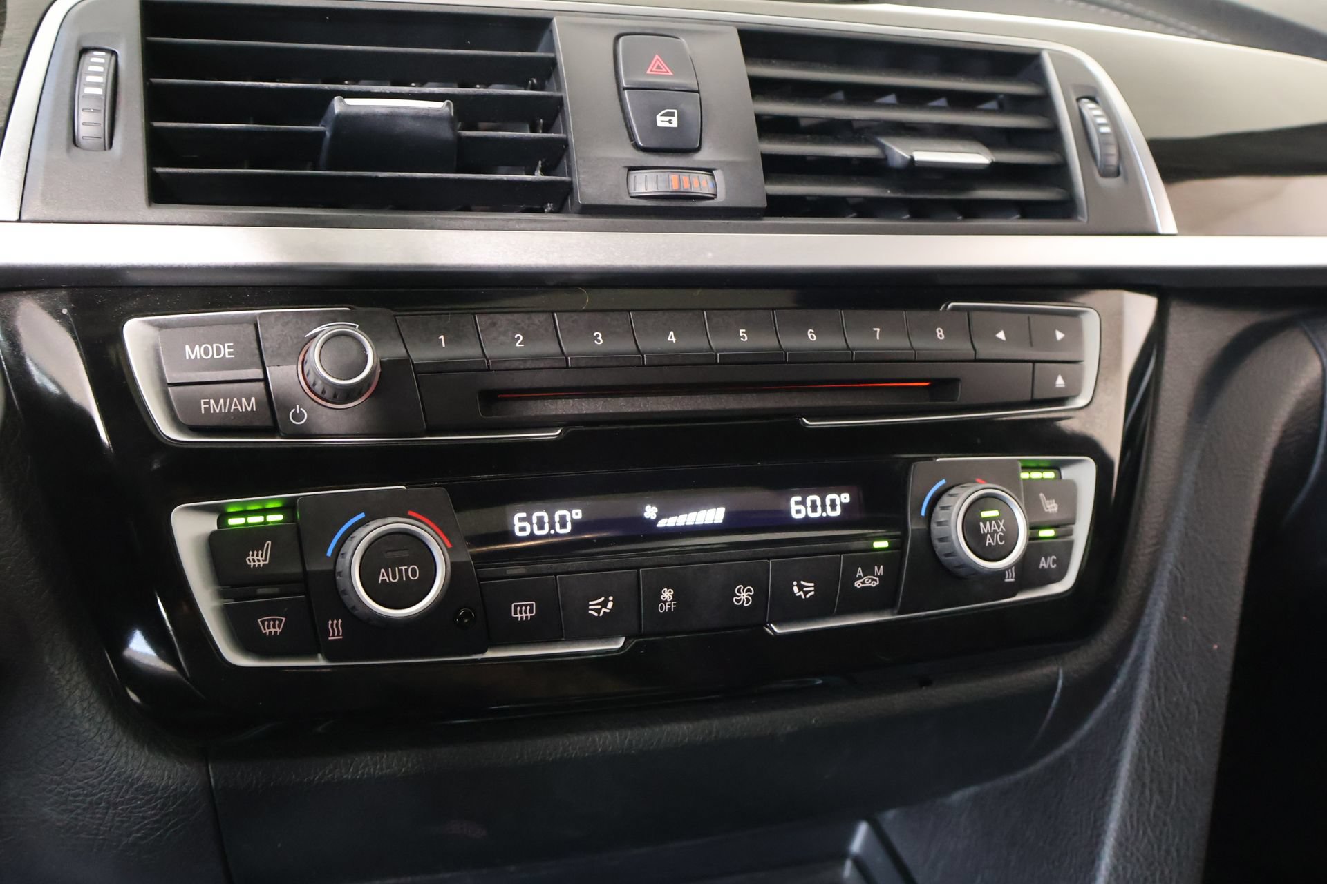 Used 2018 BMW 330i xDrive Sedan AWD/4WD image 7