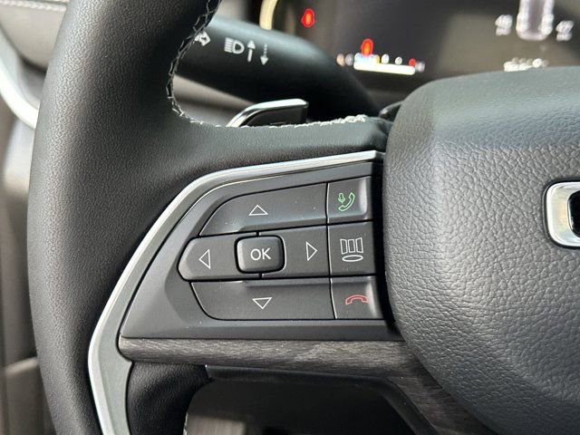 New 2025 Jeep Grand Cherokee Limited w/ Black Appearance Package image 16