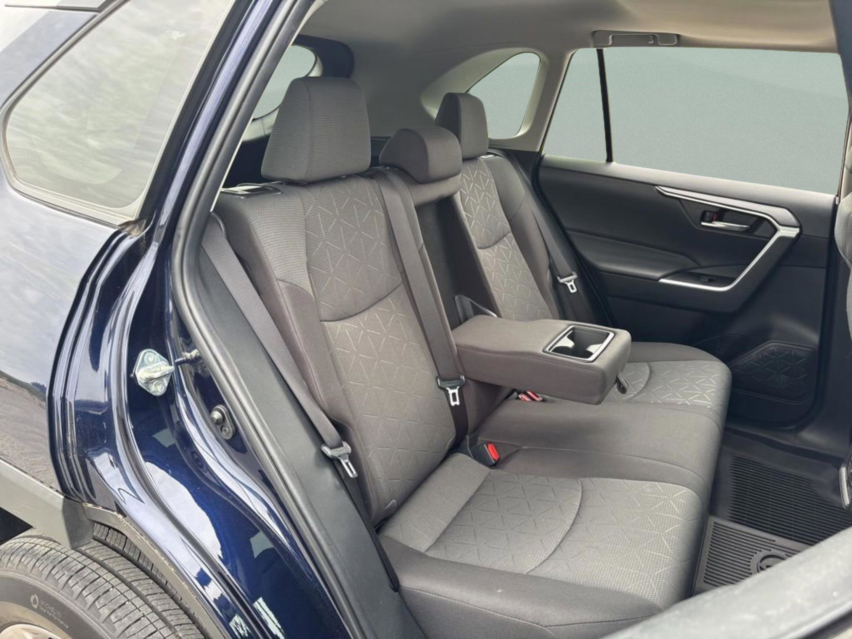 Certified 2022 Toyota RAV4 XLE FWD image 30
