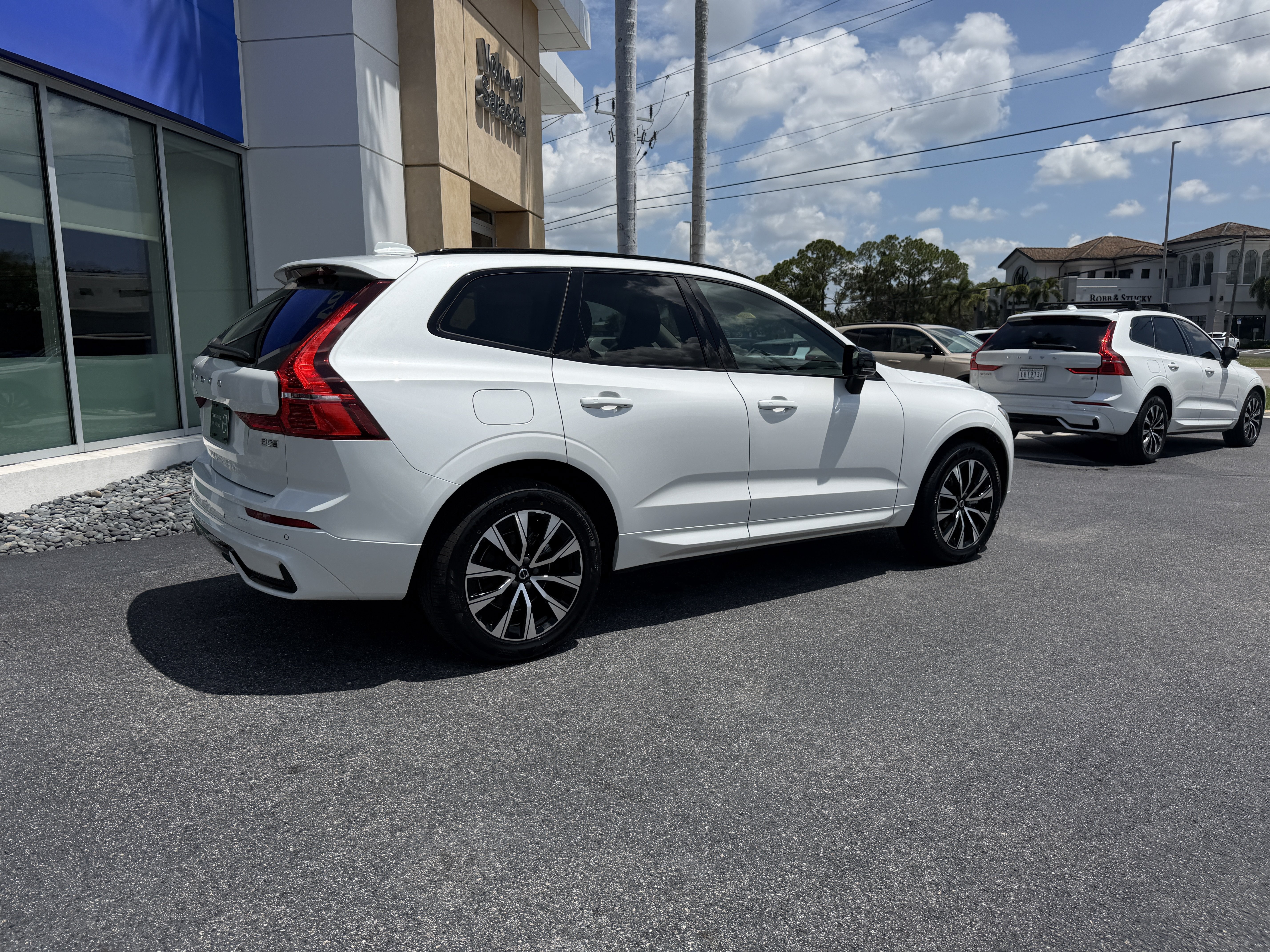 Certified 2024 Volvo XC60 B5 Core AWD/4WD image 3