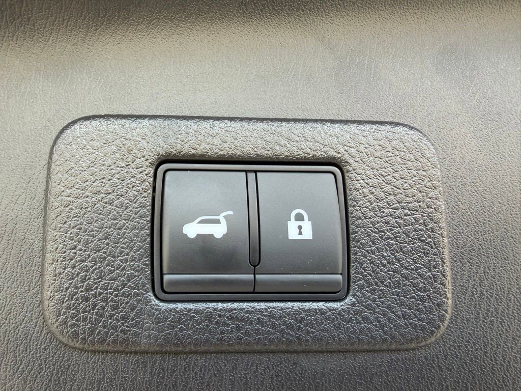 Used 2024 Nissan Armada SL w/ Captain's Chairs Package image 13