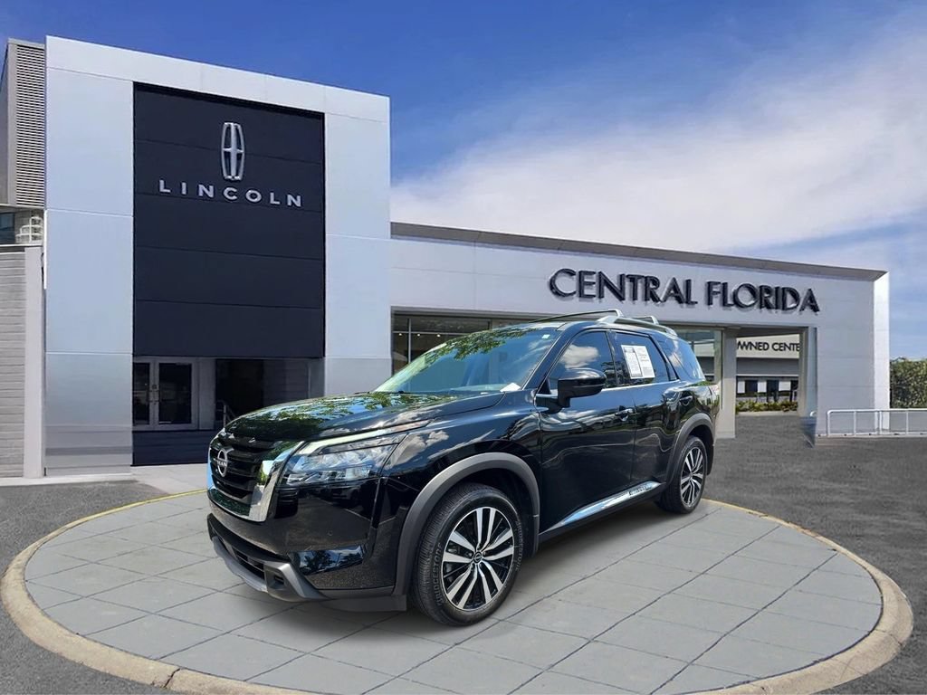 Used 2025 Nissan Pathfinder Platinum FWD image 9
