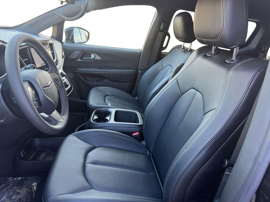 New 2026 Chrysler Voyager LX image 9