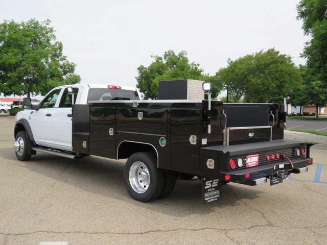 New 2023 RAM 5500 Tradesman w/ Chrome Appearance Group RWD image 3