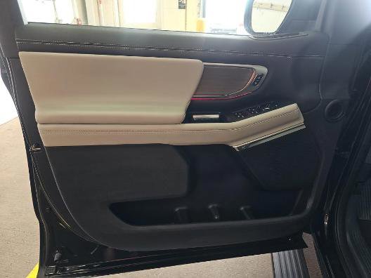Certified 2025 Ford Expedition Platinum AWD/4WD image 12