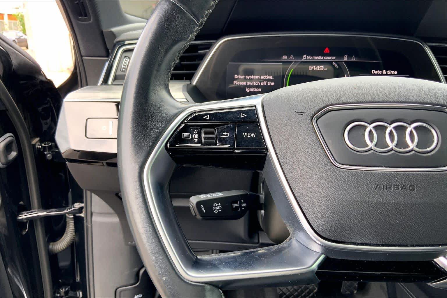 Used 2022 Audi e-tron Premium Plus w/ Premium Plus Package AWD/4WD image 23