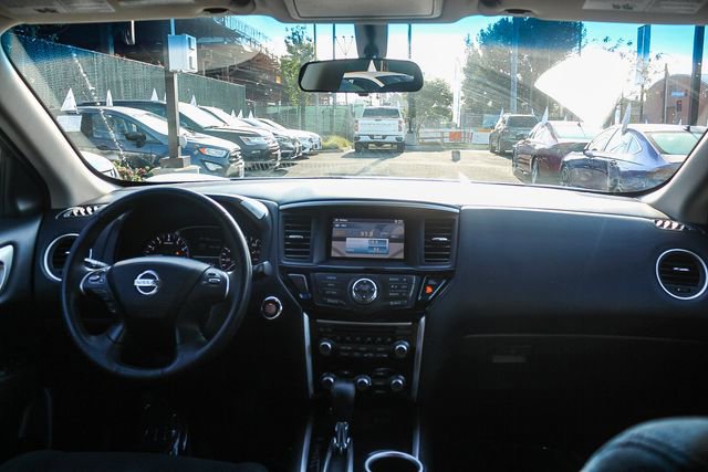 Used 2013 Nissan Pathfinder SV FWD image 18
