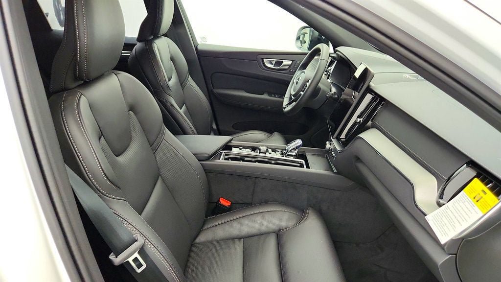 Used 2026 Volvo XC60 T8 Ultra w/ Climate Package AWD/4WD image 22