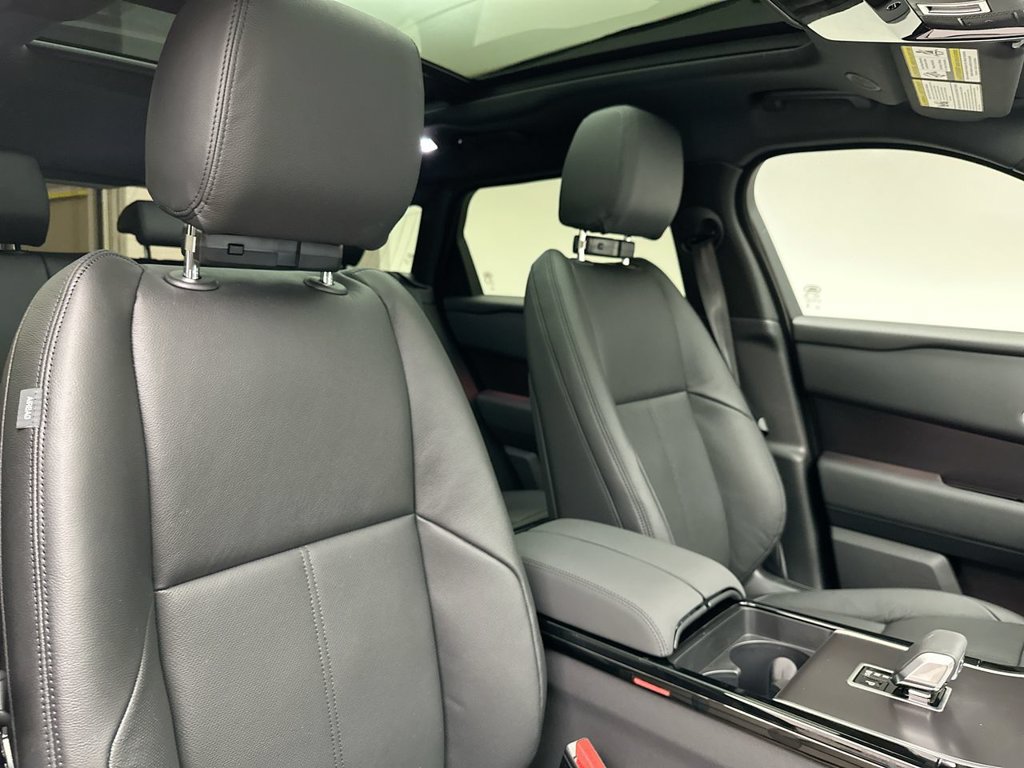 Certified 2026 Land Rover Range Rover Velar Dynamic SE AWD/4WD image 6