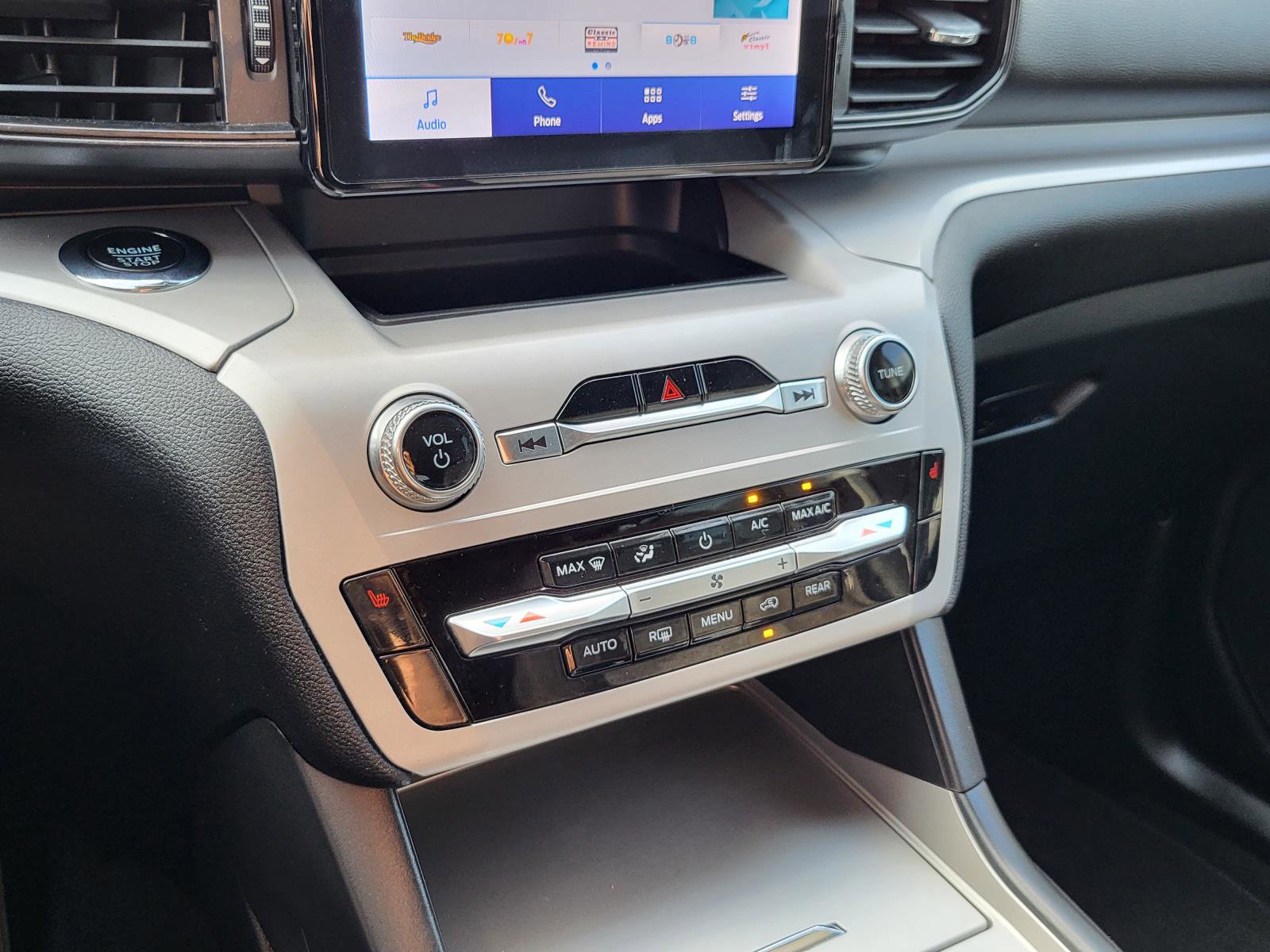 Used 2023 Ford Explorer XLT image 28