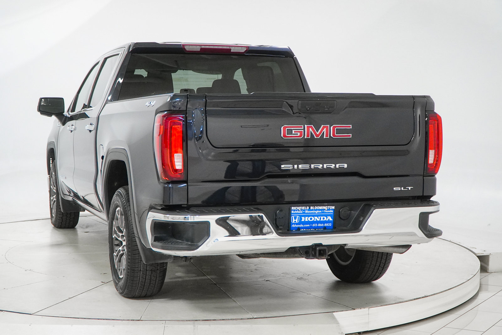Used 2025 GMC Sierra 1500 SLT AWD/4WD image 6