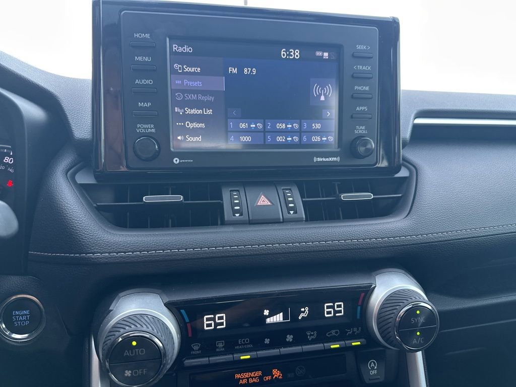 Used 2021 Toyota RAV4 XLE Premium image 9