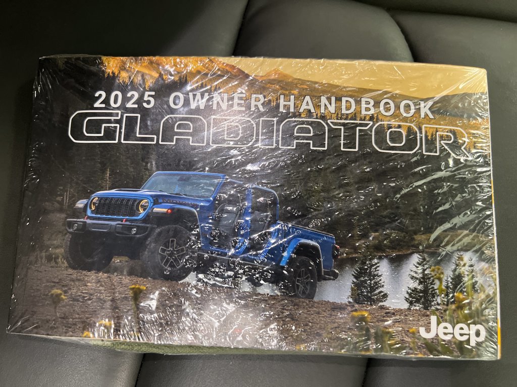 Used 2025 Jeep Gladiator Mojave w/ Convenience Group AWD/4WD image 31