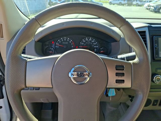 Used 2010 Nissan Frontier SE image 17