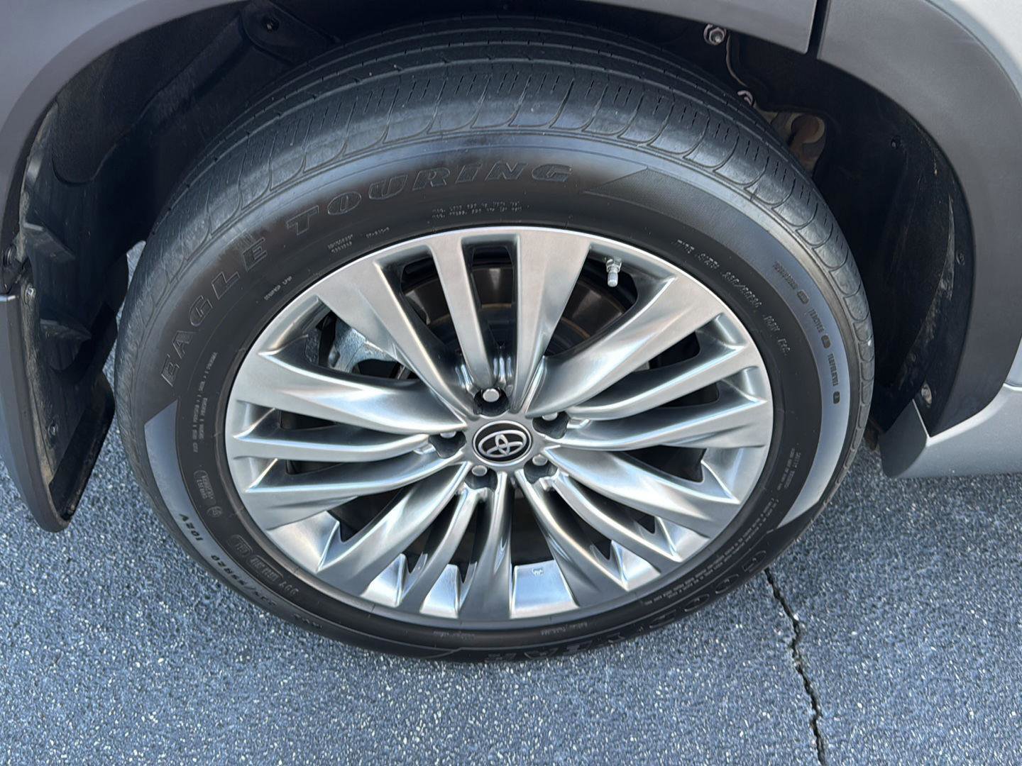 Used 2024 Toyota Highlander Platinum image 37