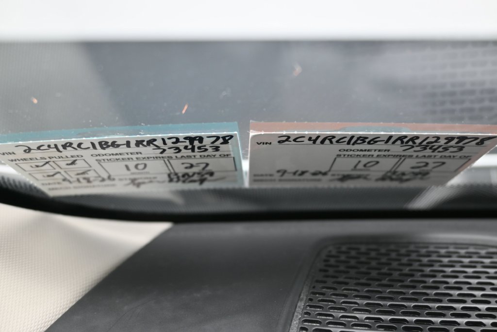 Used 2024 Chrysler Pacifica Touring-L FWD image 9