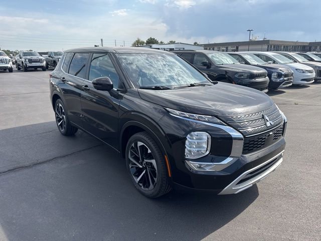 Used 2024 Mitsubishi Outlander AWD image 1