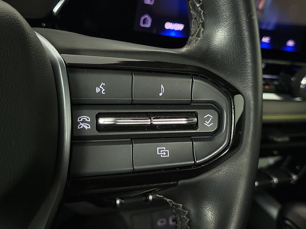 Used 2024 Chevrolet Colorado ZR2 AWD/4WD image 25