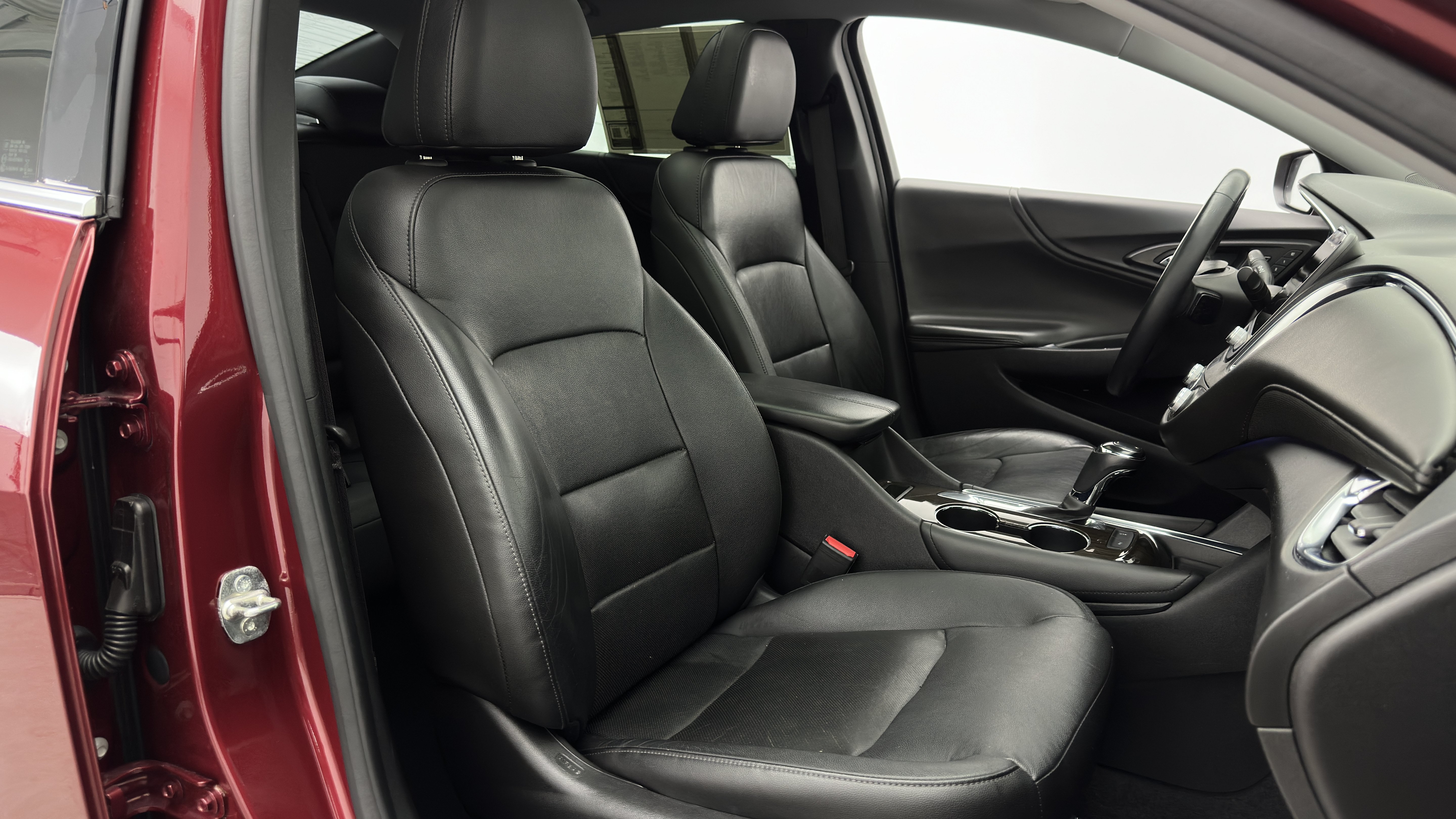 Used 2018 Chevrolet Malibu Premier w/ Premier Sun and Wheel Package FWD image 40