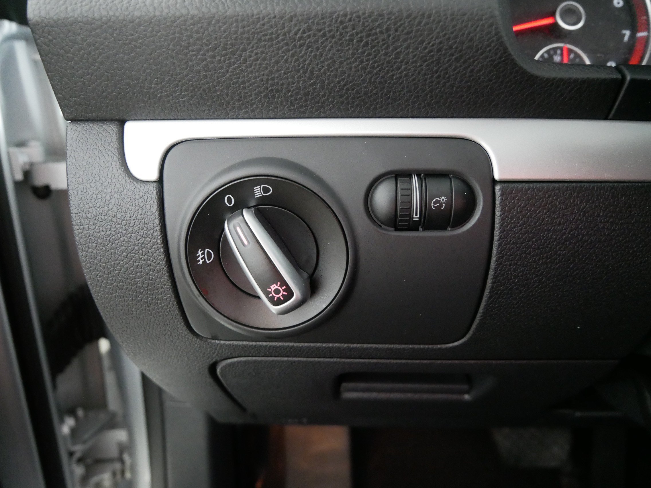Used 2013 Volkswagen Eos Komfort FWD image 26