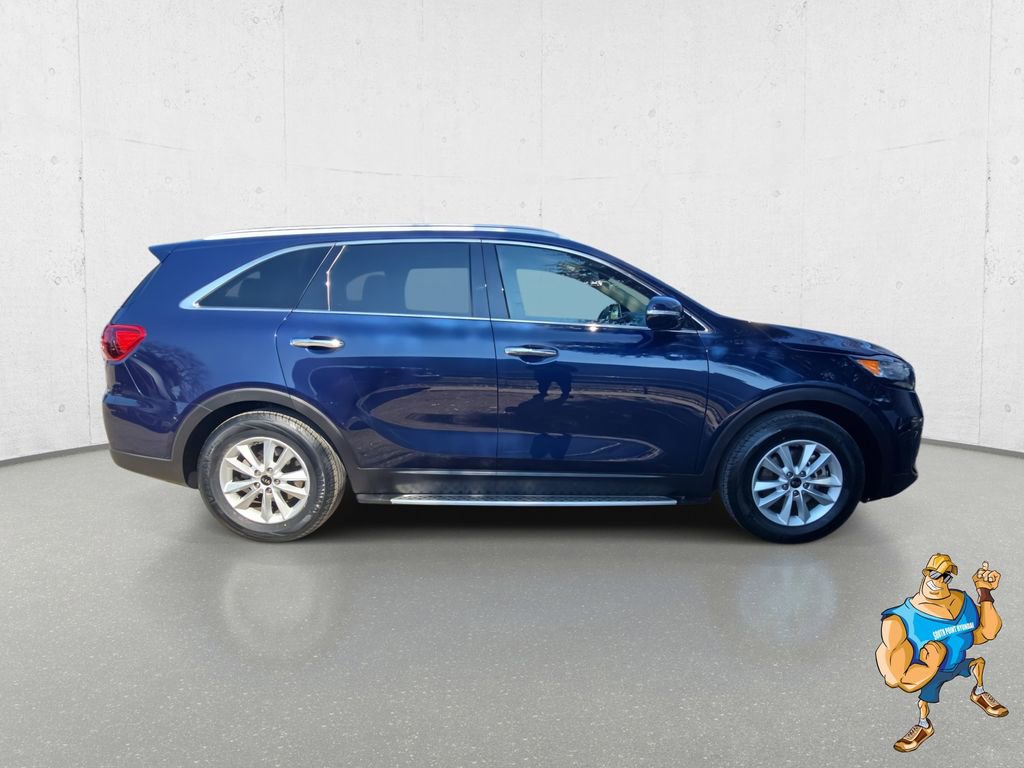 Used 2019 Kia Sorento LX w/ LX Convenience Package image 4