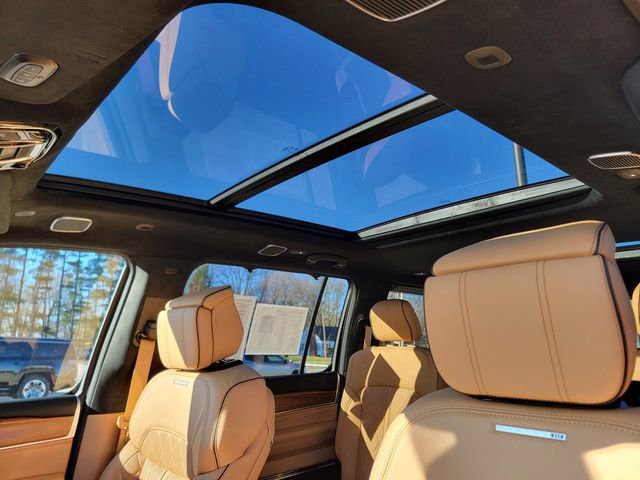 Certified 2025 Jeep Grand Wagoneer Series III w/ HD Trailer Tow Package image 4