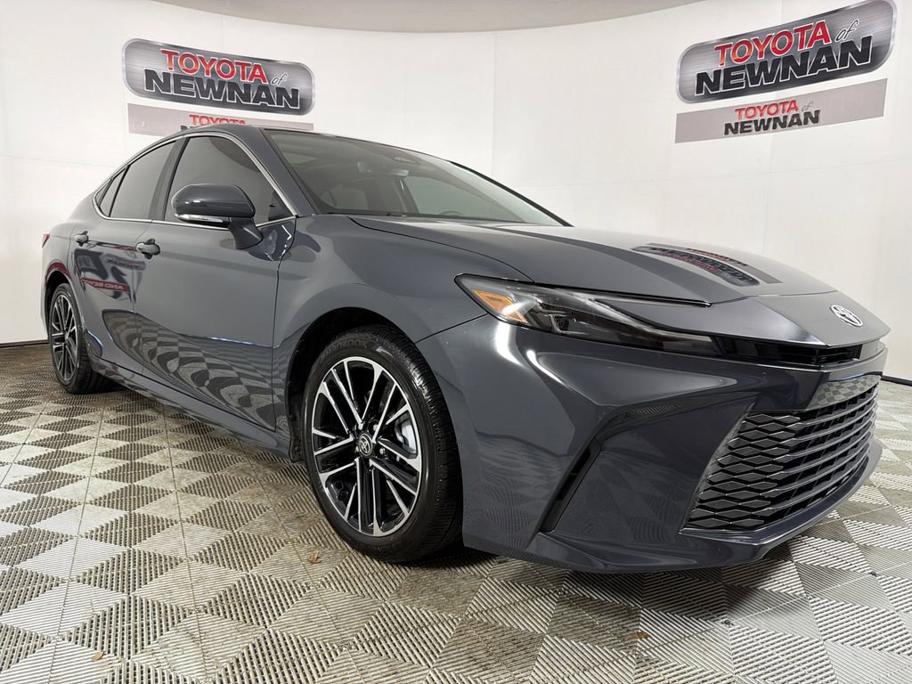 Used 2025 Toyota Camry XLE image 1