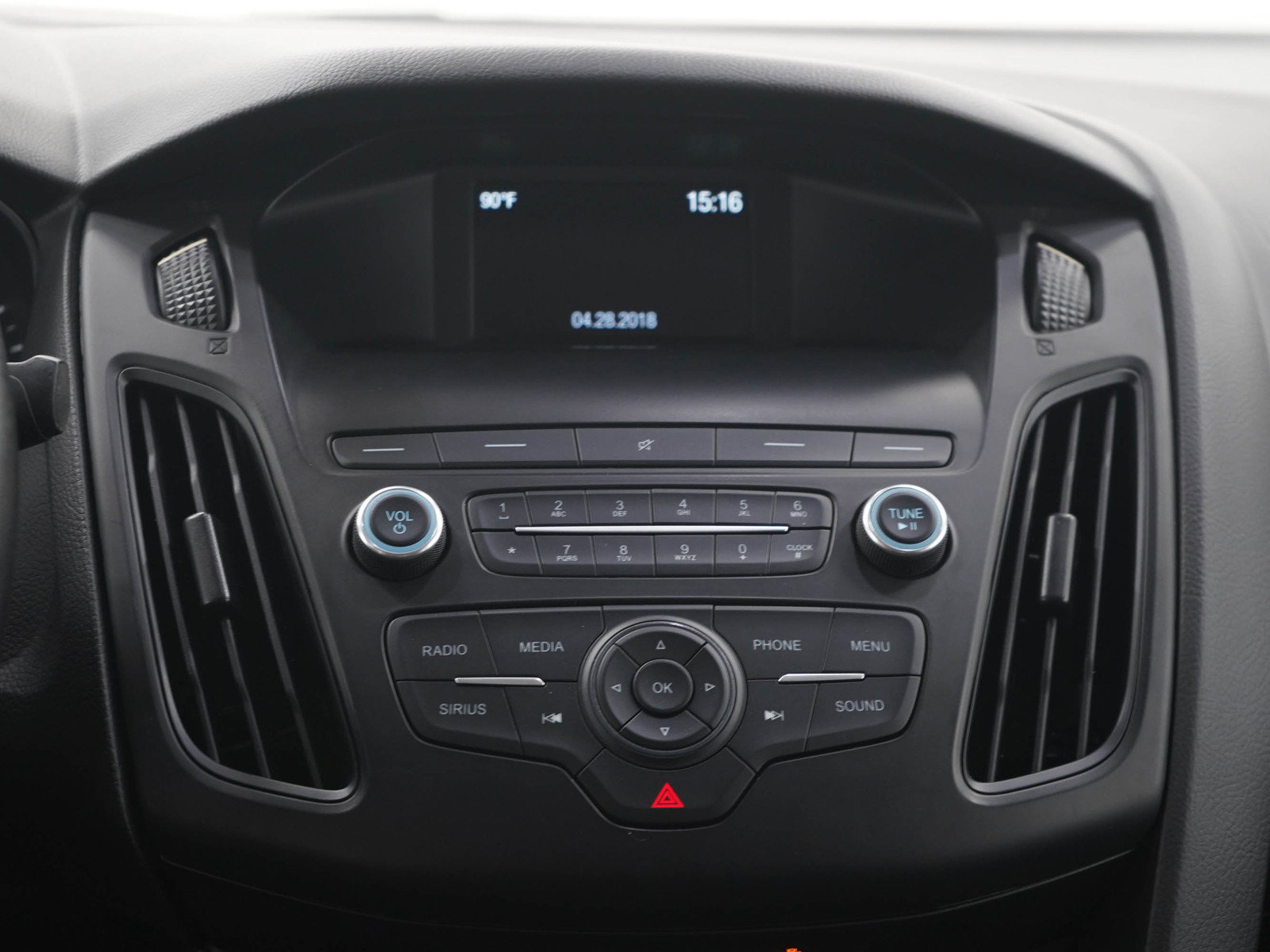 Used 2018 Ford Focus SE w/ SE Appearance Package FWD image 16