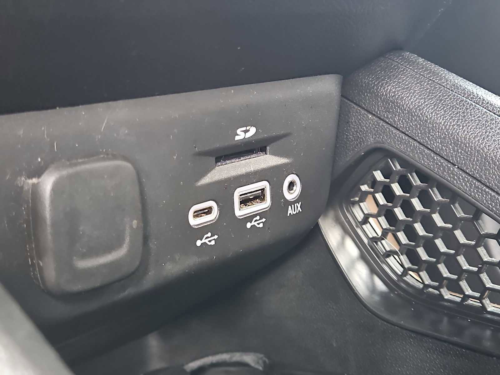 Used 2021 Chevrolet TrailBlazer ACTIV w/ Sun and Liftgate Package image 31