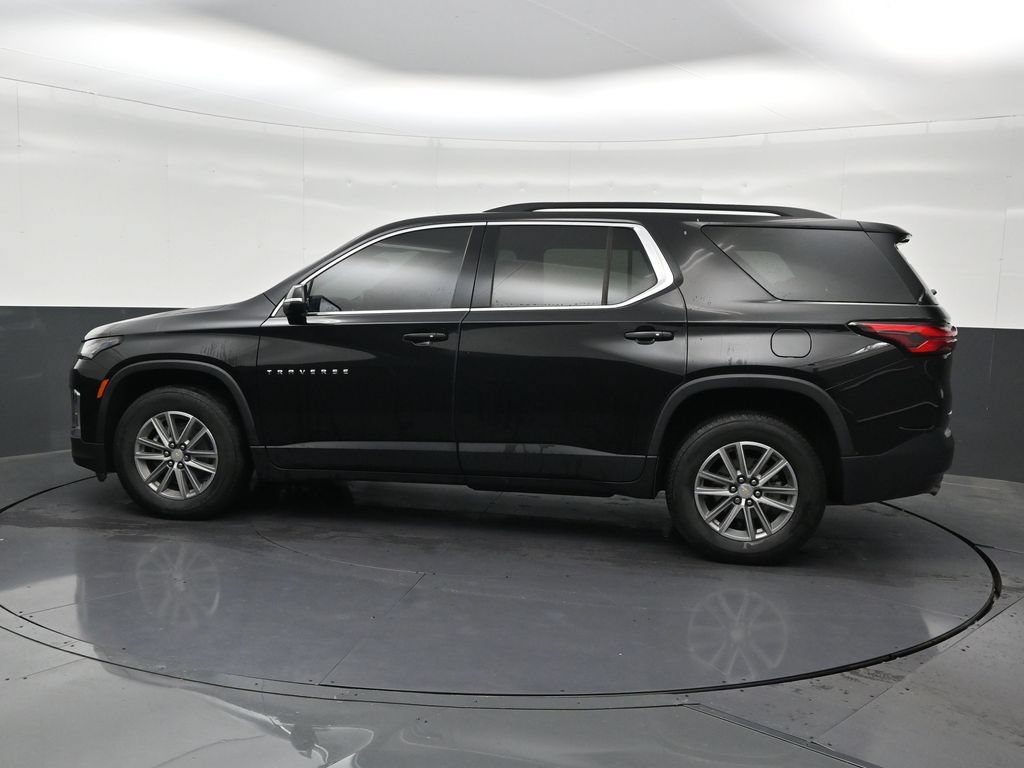 Used 2023 Chevrolet Traverse LT FWD image 2