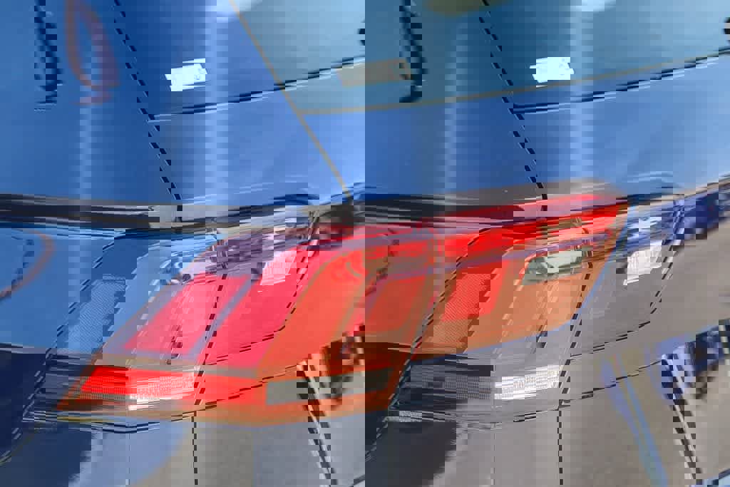 Used 2022 Volkswagen Tiguan SE image 8